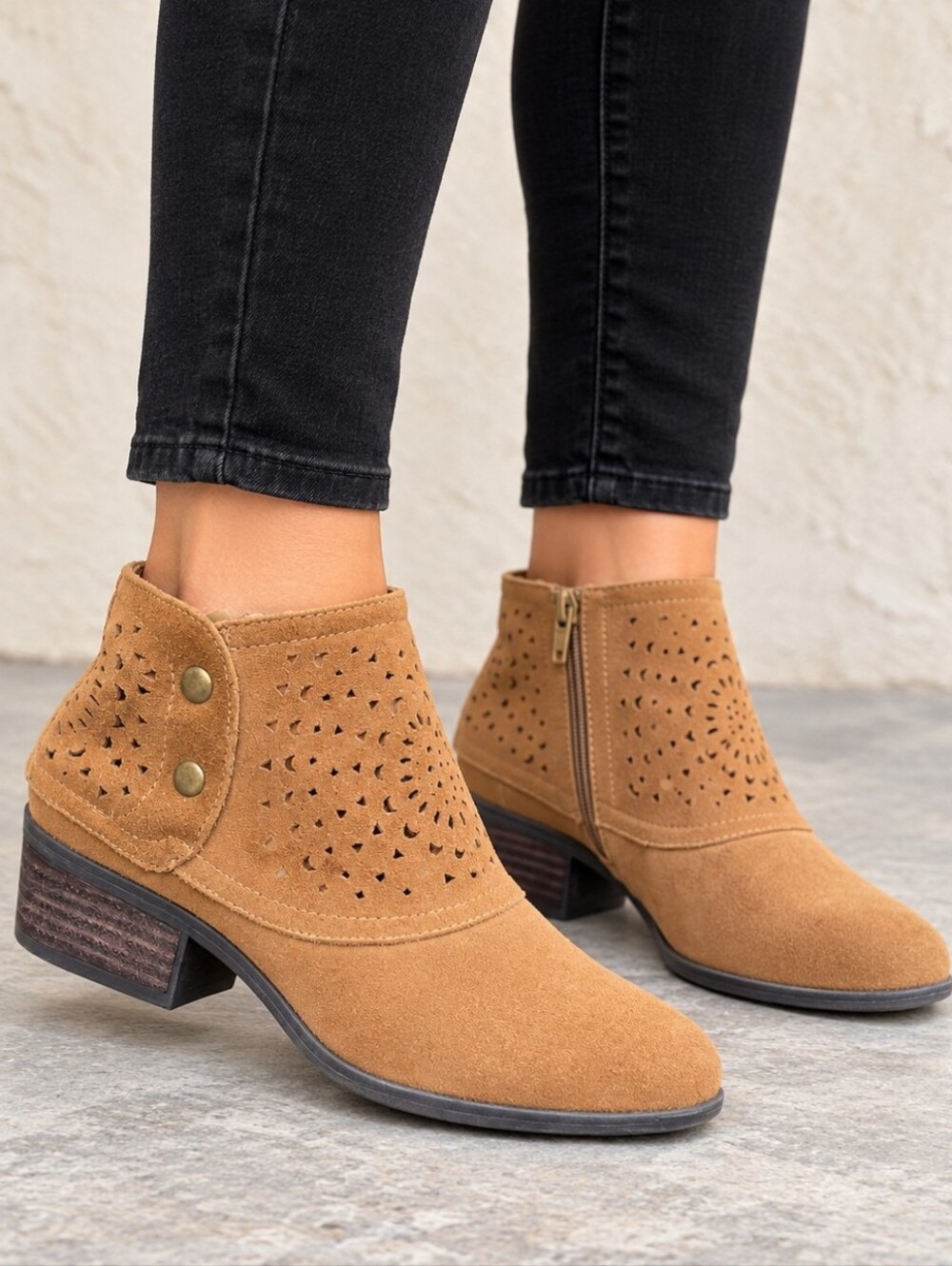 Baretraps Gaige Western Boho Tan Suede Cutout Block Heel Ankle Bootie 10W